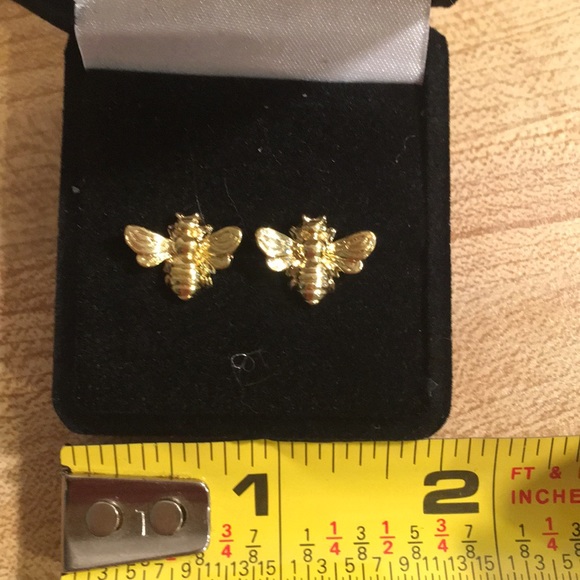2 LEFT 2/$15 3/$22 Petite Gold Tone Bee Earrings - Picture 3 of 3